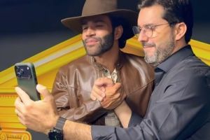 A vídeo-ligação de Gusttavo Lima e Luís Falcão para o senador Cleitinho