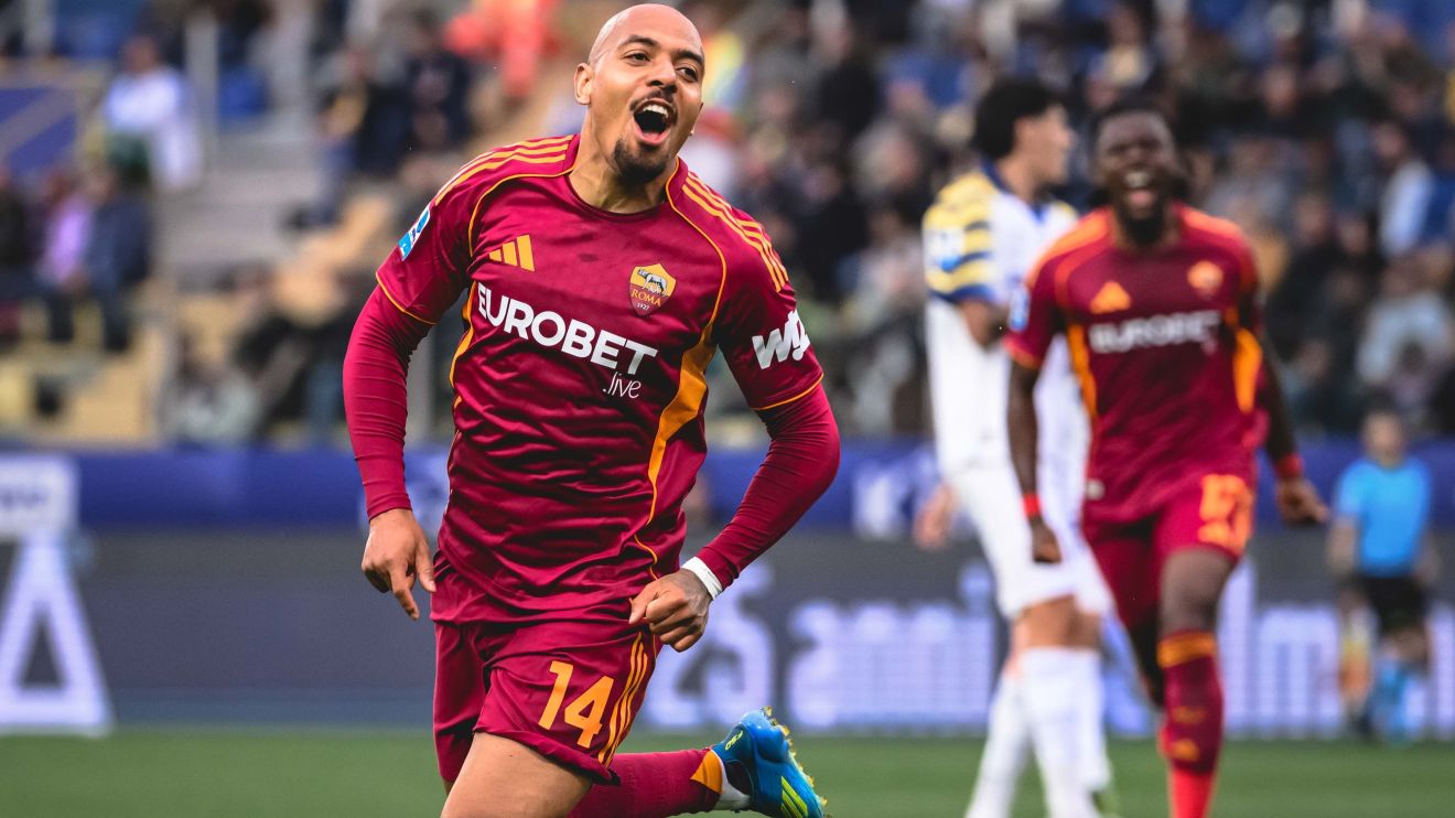 Roma vira sobre o Parma e segue viva na luta por vaga na Champions League