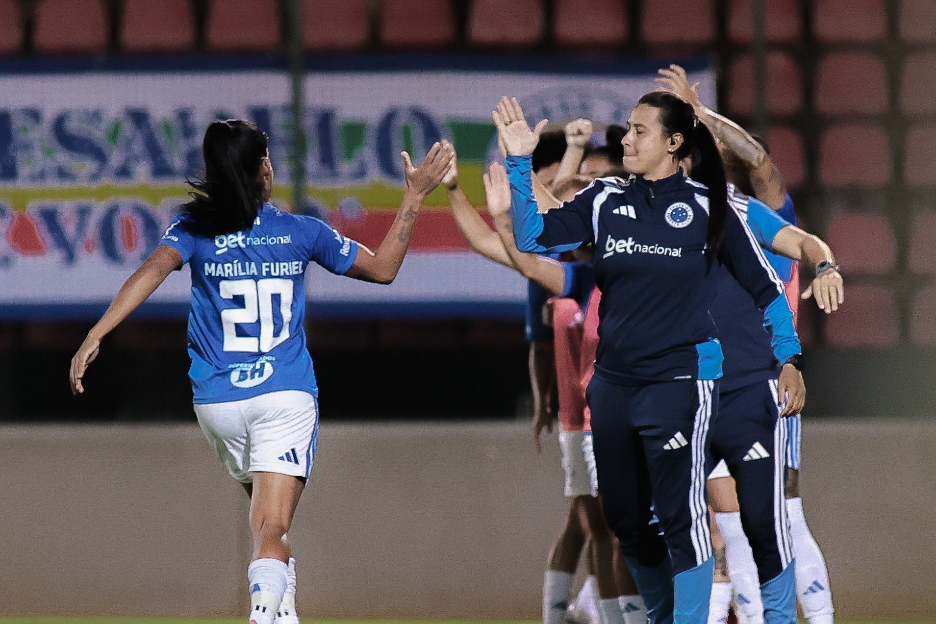 Cruzeiro goleia América e 'pega elevador' no Campeonato Brasileiro Feminino