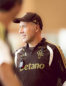 Leonardo Jardim comanda o Flamengo na intertemporada em Portugal