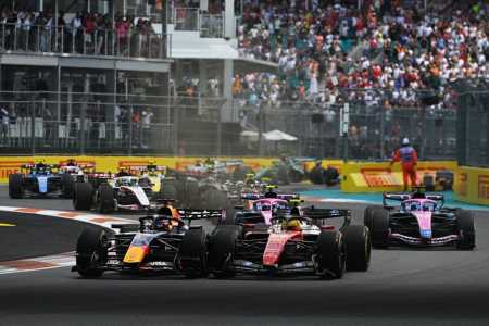 Carros da Fórmula 1 em ação durante o GP de Miami de 2026