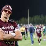 Campeão pelo Cruzeiro repete feito e brilha em 'jogo do acesso' na Arábia Saudita