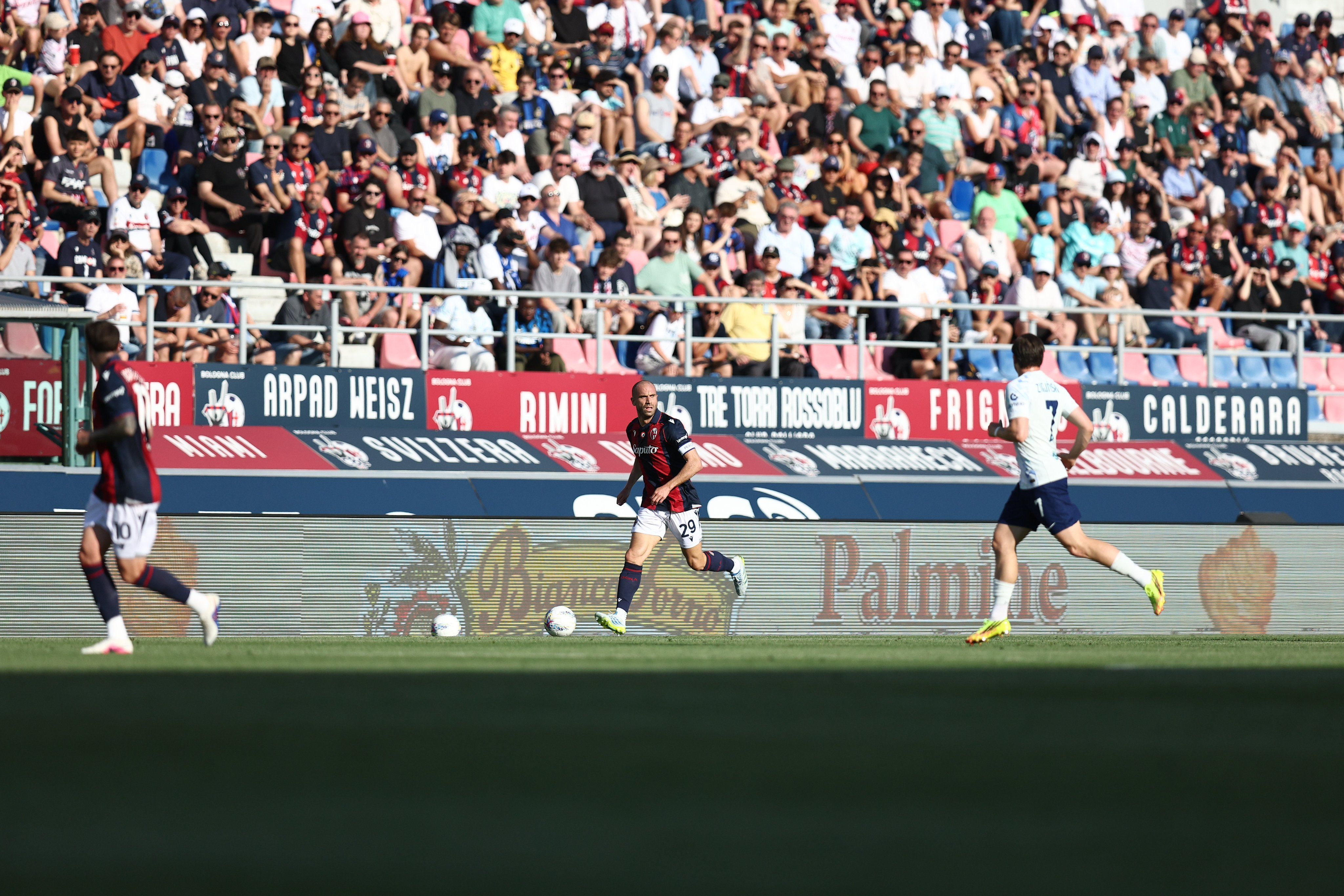 Campeã antecipada, Inter de Milão empata com o Bologna em jogo de seis gols