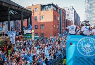 City 'paralisa' cidade de Manchester em evento de despedida de Pep Guardiola