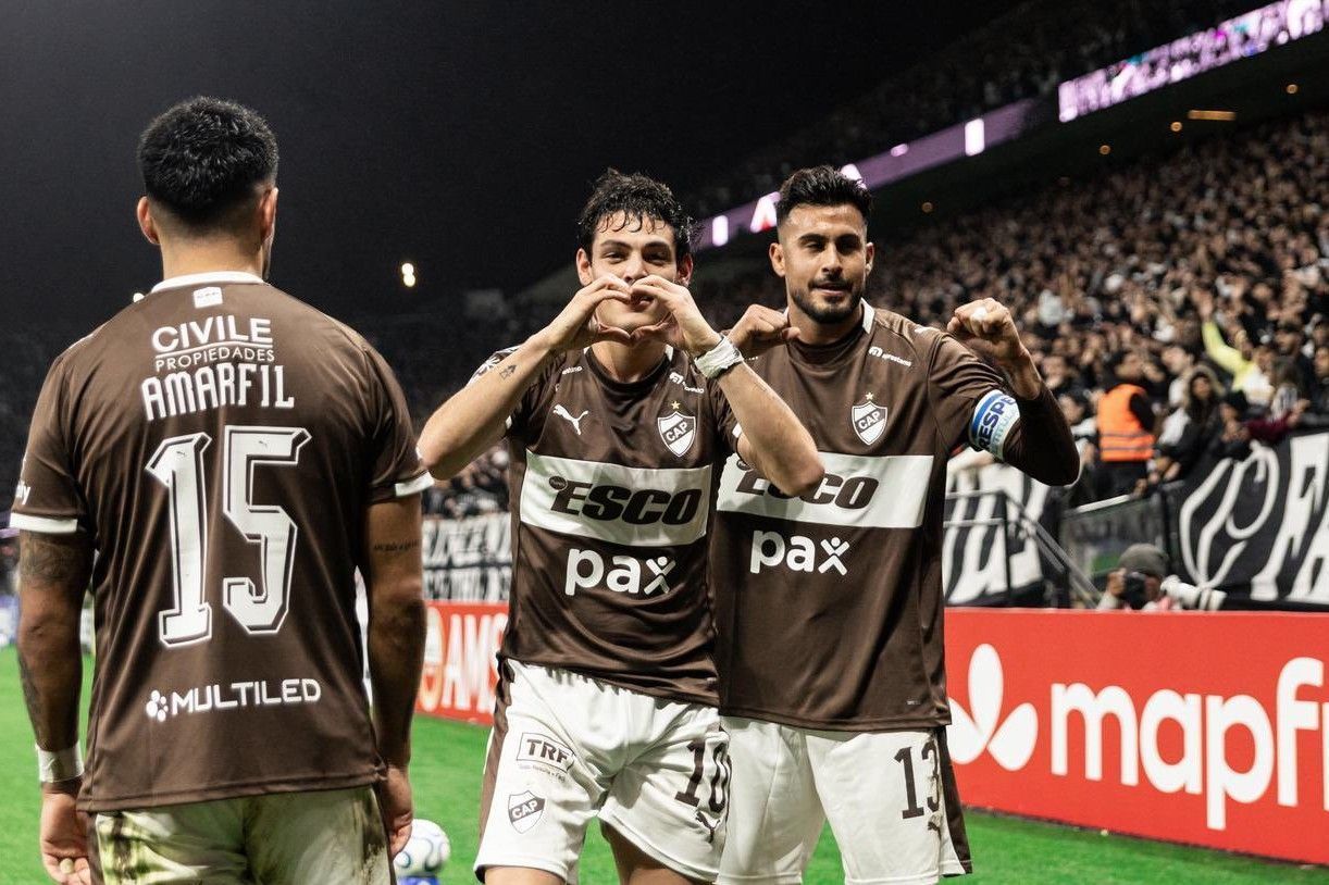 Com falhas de Hugo Souza, Corinthians perde para o Platense pela Libertadores