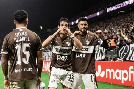 Jogadores do Platense comemoraram gol contra o Corinthians pela Libertadores