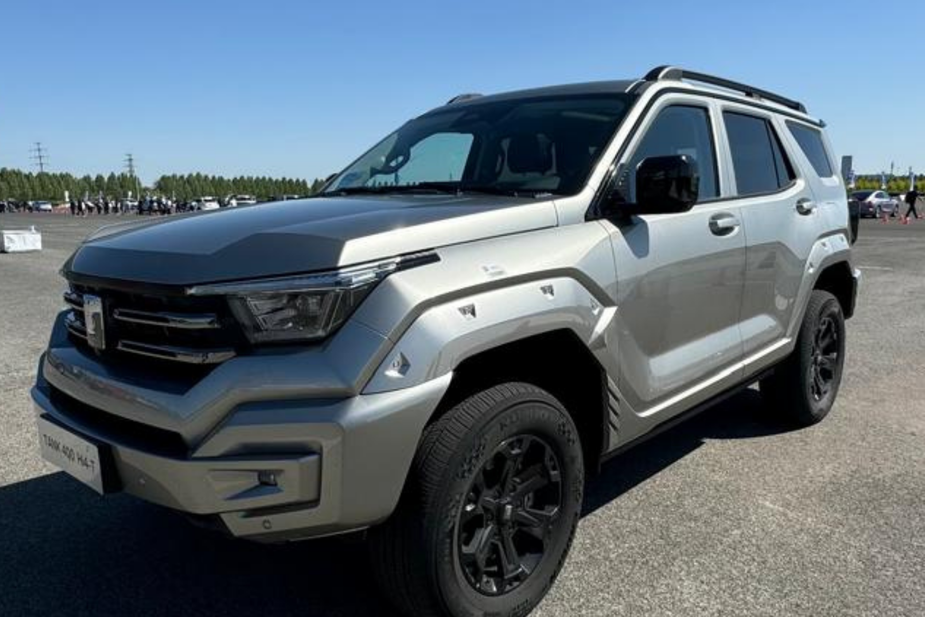 GWM vai posicionar Tank 400 no calcanhar da BYD Atto 8 e Denza B5
