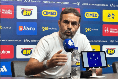 Artur Jorge, técnico do Cruzeiro, em entrevista coletiva