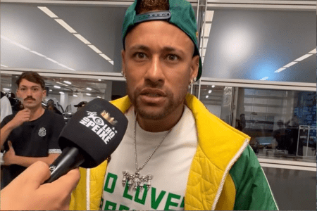 Neymar, atacante do Santos, em zona mista na Neo Quimica Arena