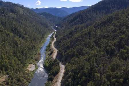 Rio volta a ter água corrente após mais de um século de barragens e impressiona