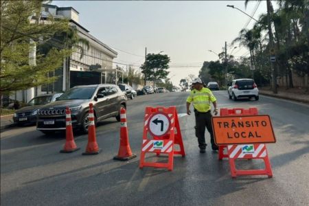 Vias interditadas pela Maratona de BH começam a ser liberadas