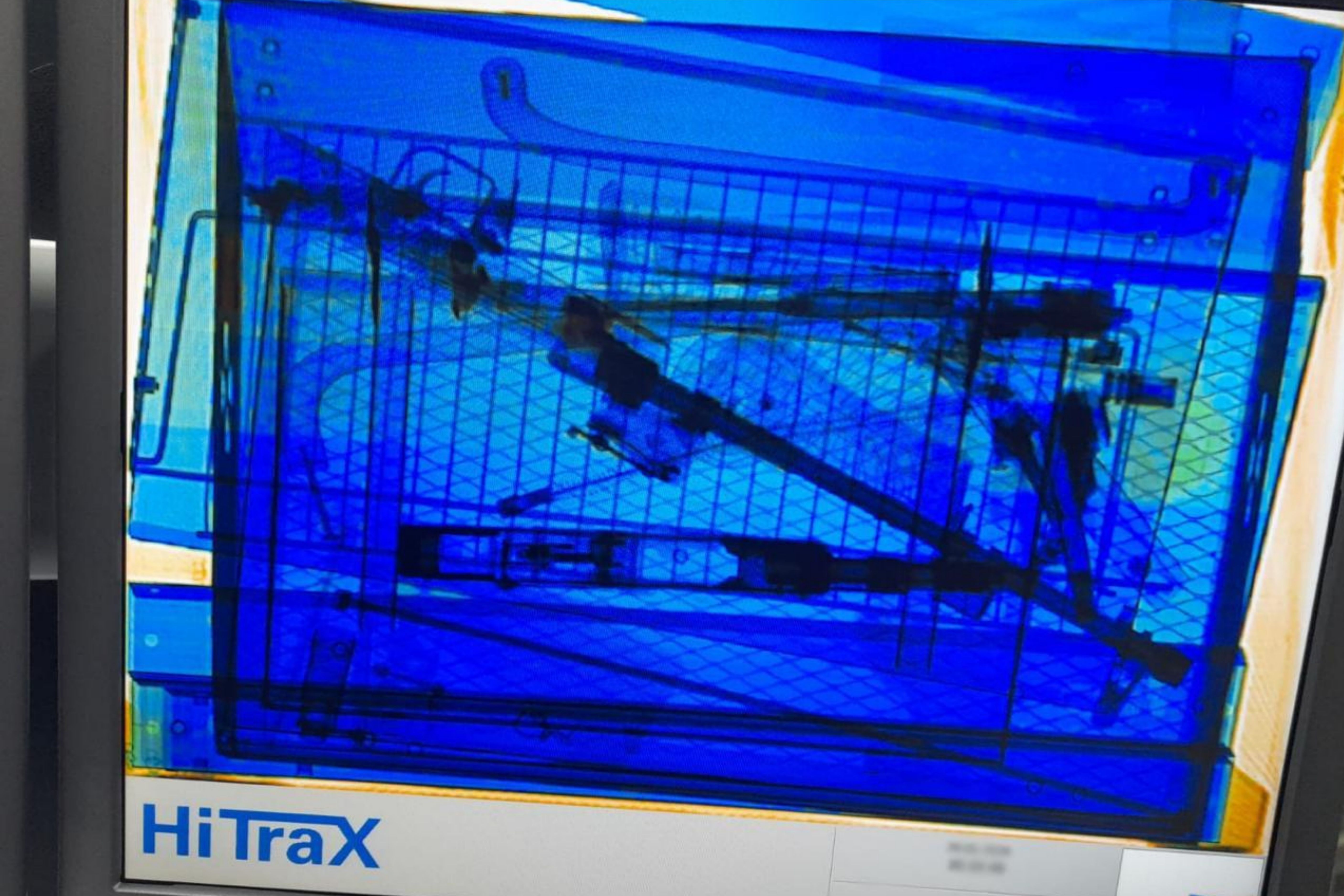 PF intercepta pacote vindo dos EUA após raio-x revelar fuzil escondido dentro de forno elétrico