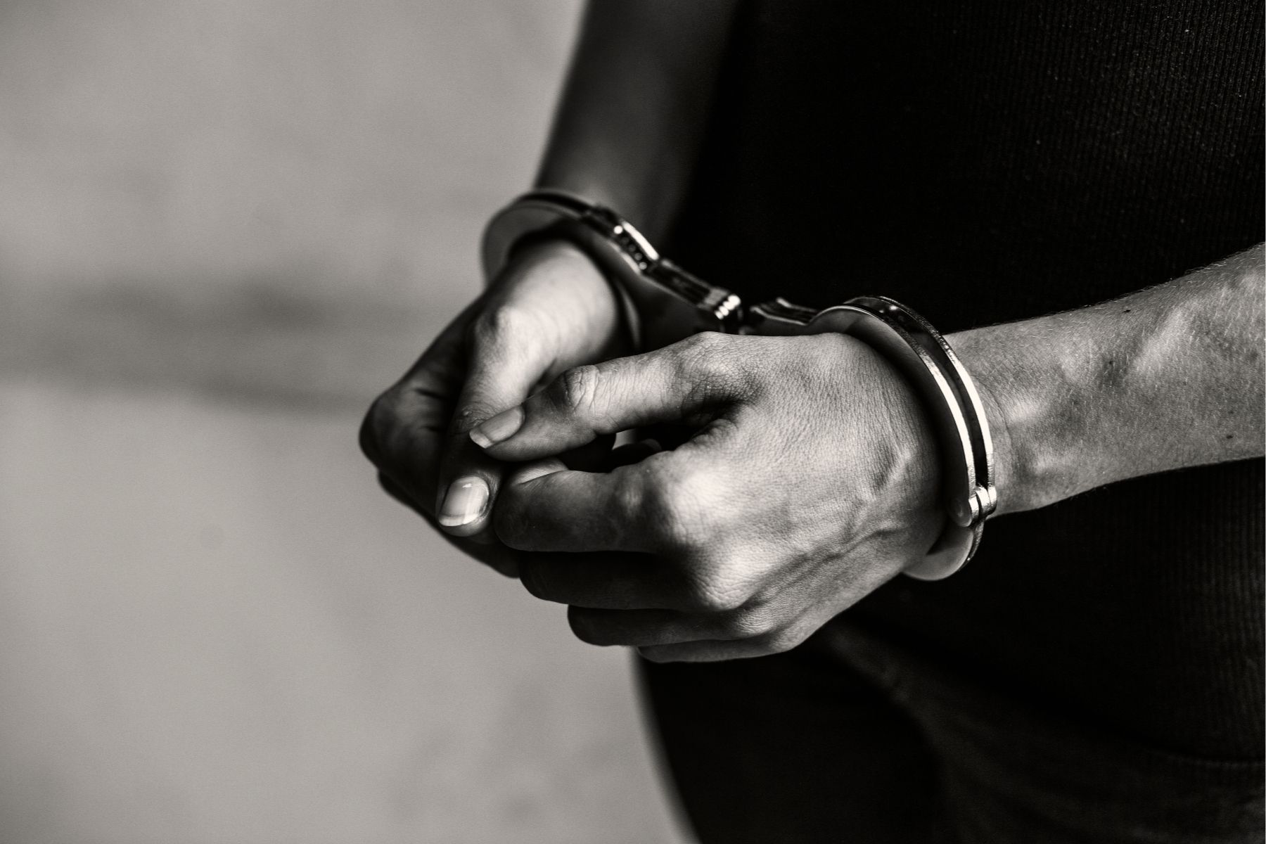 Homem é preso suspeito de estuprar esposa e filha, além de mantê-las em cárcere privado em PE