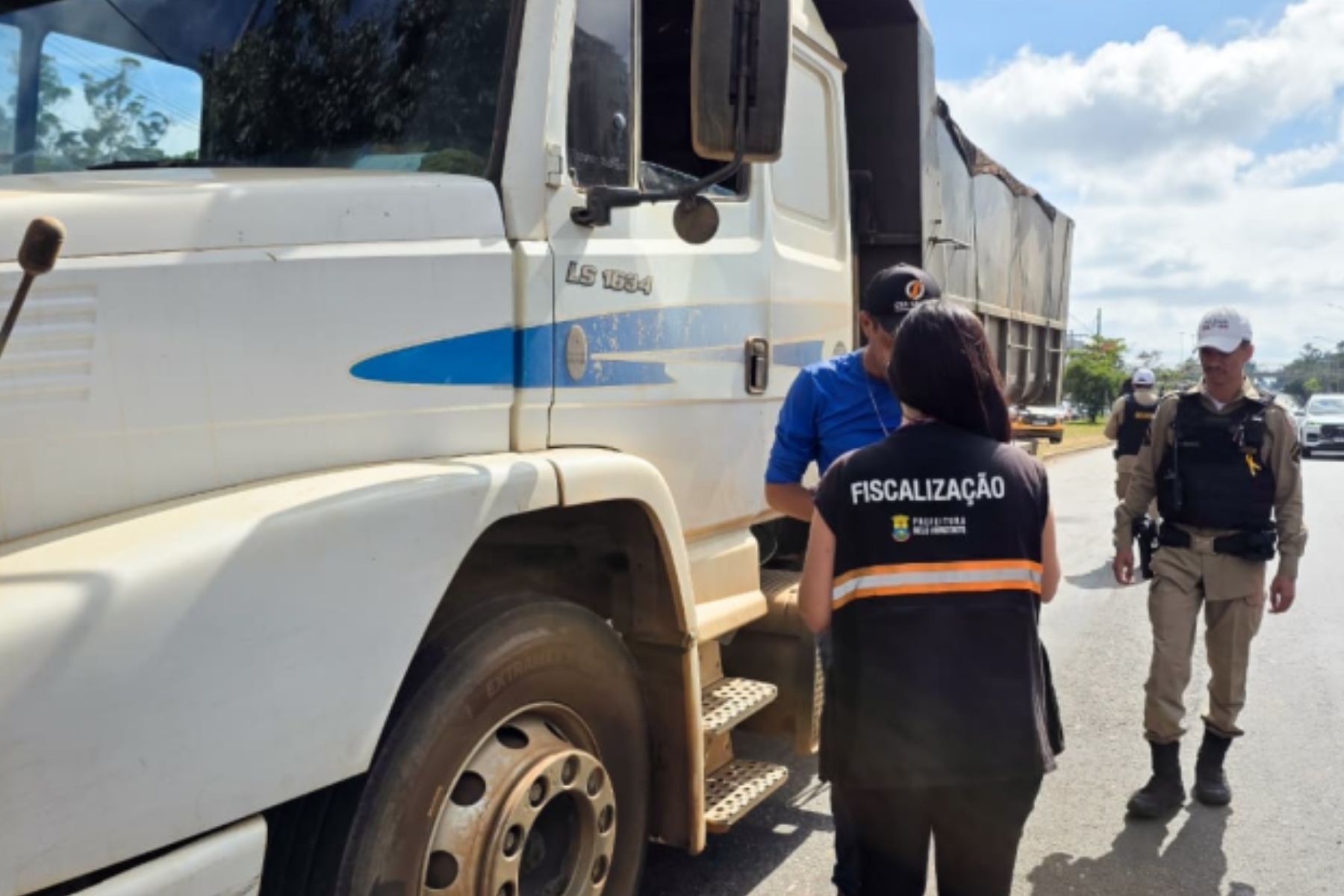Belo Horizonte vai intensificar fiscalização de caminhões de entulho com novas blitzes