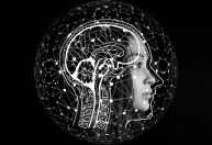 Por que pessoas burras se acham inteligentes?