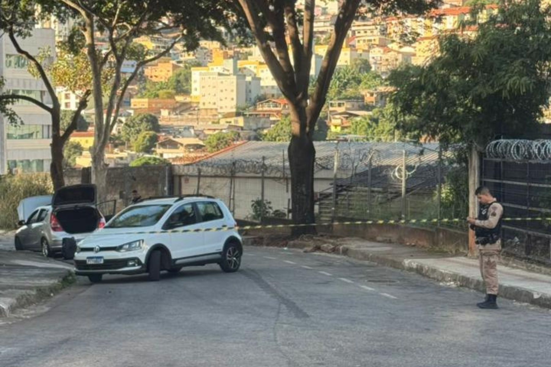Viatura da PM bate em carro durante perseguição policial na região Oeste de BH