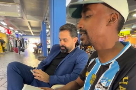 Selam Araya com a camisa do Grêmio