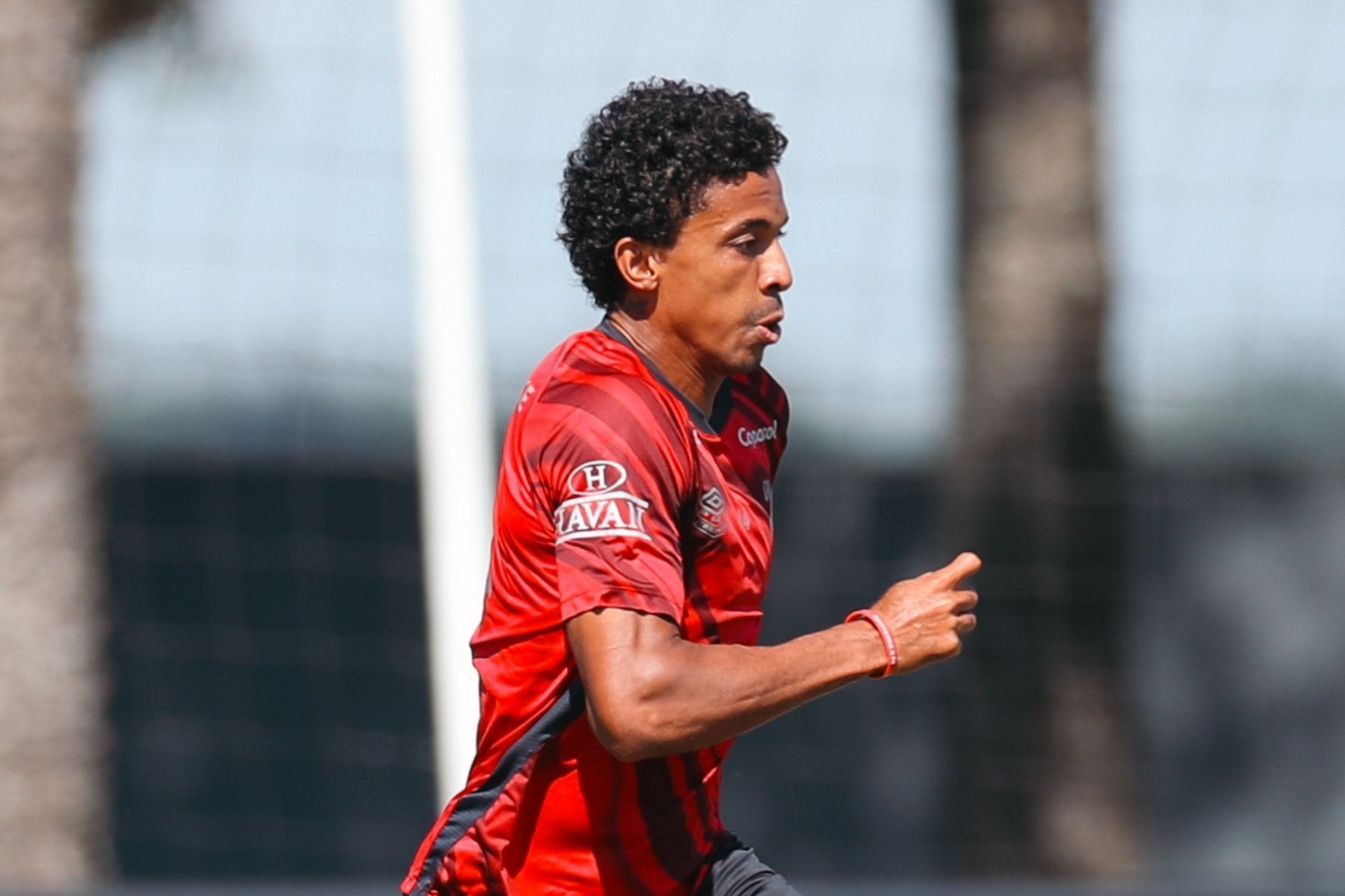 Dupla do Athletico-PR dispensa férias e segue treino na pausa para a Copa do Mundo