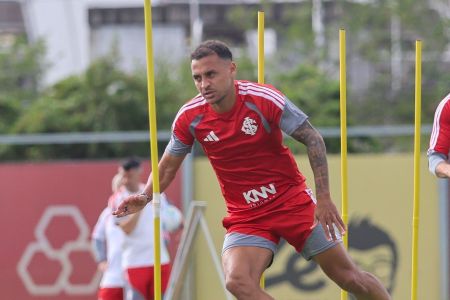 Alan Patrick em treino do Inter