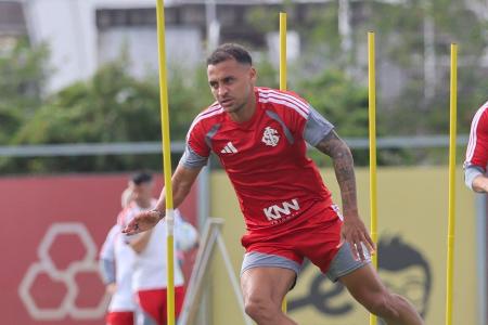 Alan Patrick em treino do Inter antes da lesão • Ricardo Duarte/Internacional
