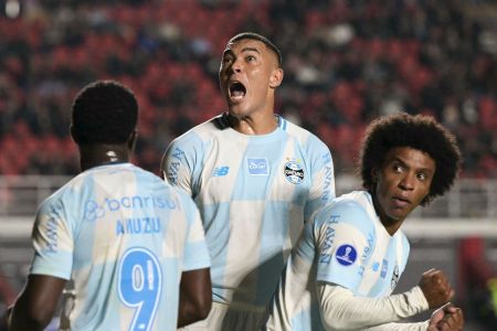 Carlos Vinicius marcou de pênalti e se redimiu pelo último jogo na Sul-Americana