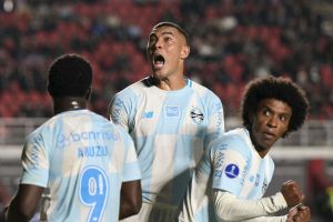 Grêmio goleia Deportivo Riestra pela Sul-Americana e vence fora de casa após 104 dias