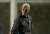 Luís Castro reage à goleada do Grêmio fora de casa pela Copa Sul-Americana
