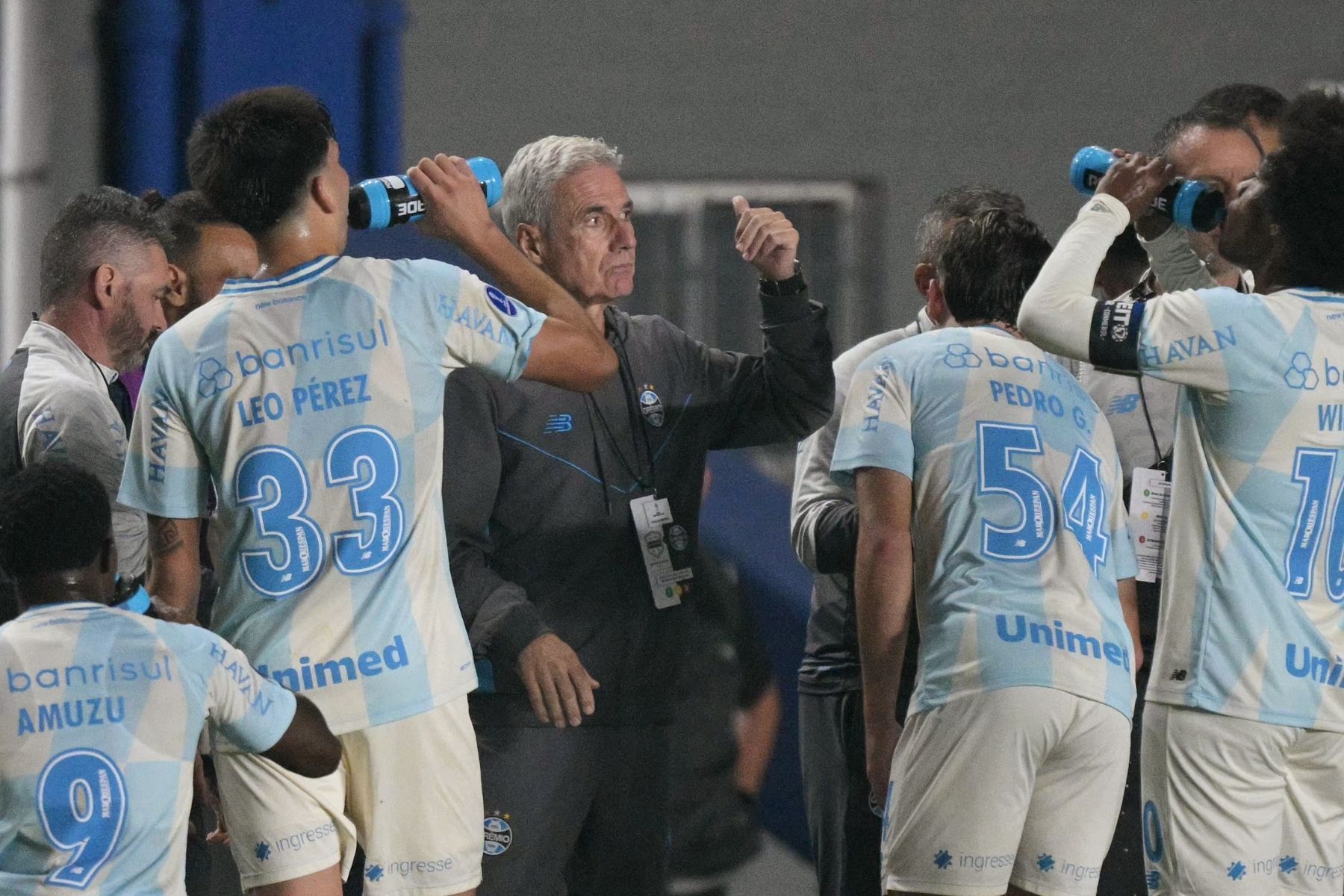 Luís Castro, do Grêmio, é direto sobre manutenção de novo esquema contra Flamengo
