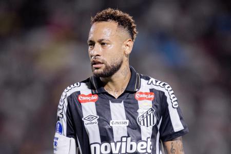 Neymar em ação no Santos pela Sul-Americana