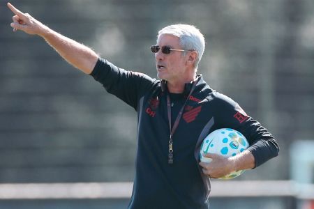 Odair Hellmann em treino do Athletico-PR