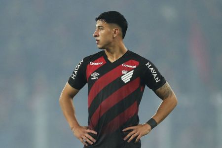 Esquivel foi expulso no empate do Athletico-PR com o Grêmio