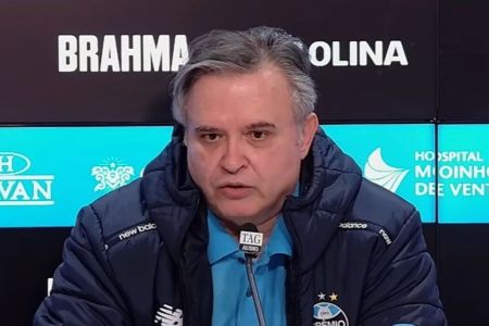 Antônio Dutra Jr concede entrevista após a derrota do Grêmio para o Flamengo