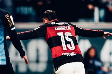 Carrascal comemora gol do Flamengo contra o Grêmio