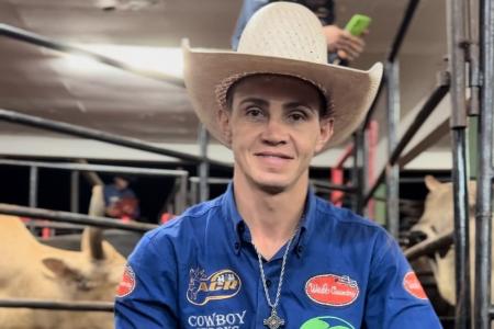 Campeão nacional de rodeio morre após ser pisoteado por touro em Votuporanga-SP