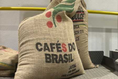Café mais barato: safra recorde promete nova queda no preço, afirmam ABIC e Sindicafé-MG