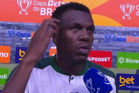 Jacy Maranhão em entrevista na saída de campo após a eliminação do Coritiba