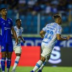 Braithwaite brilha, Grêmio goleia Confiança e avança às oitavas da Copa do Brasil