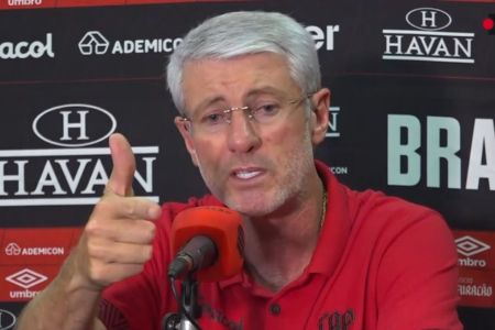 Odair Hellmann em entrevista coletiva após a classificação do Athletico-PR sobre o Atlético-GO