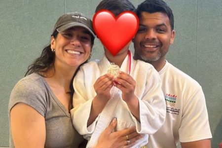 Joanna com o filho e o marido em publicação nas redes sociais