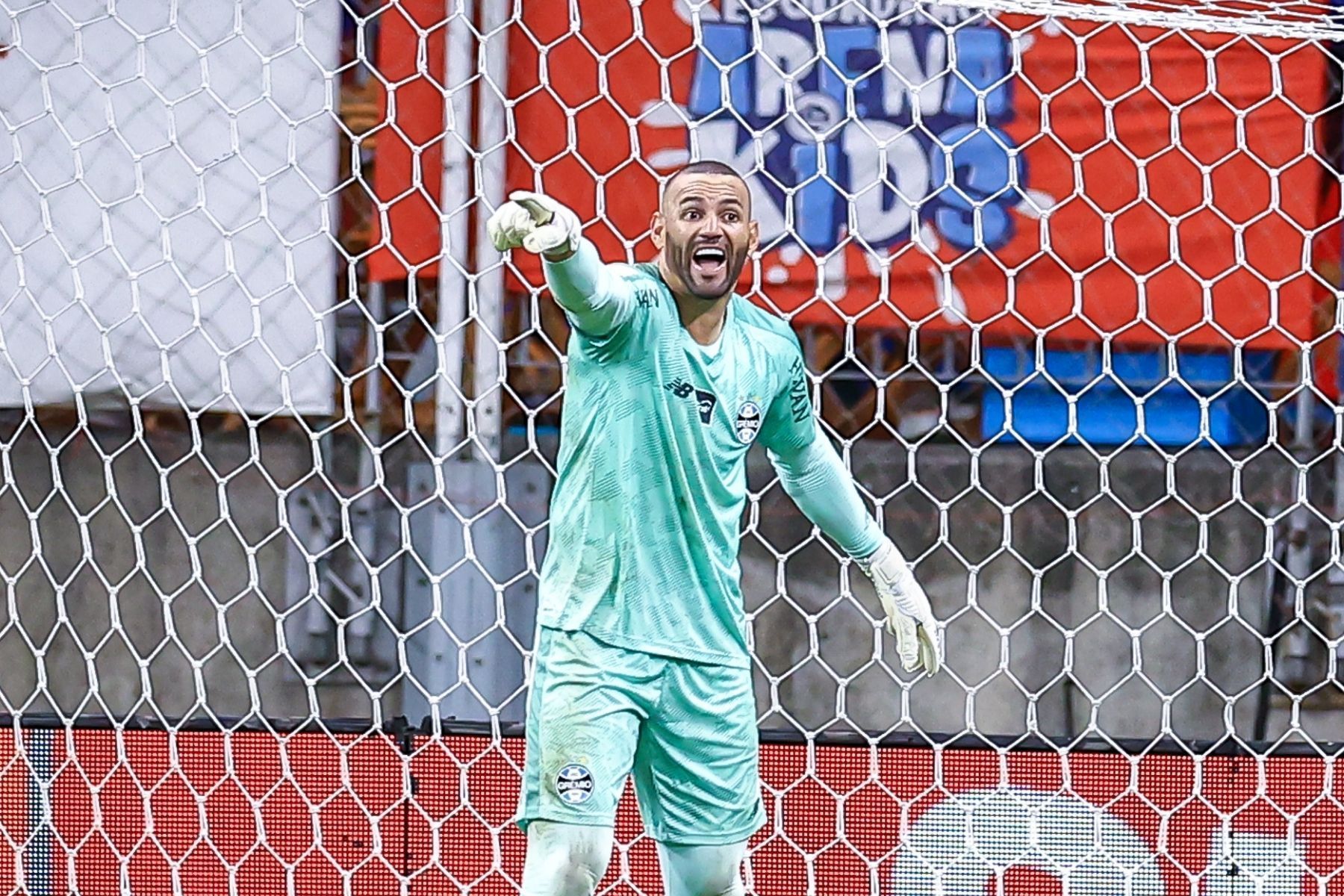 Weverton desfalca Grêmio contra o Corinthians por convocação à Copa do Mundo