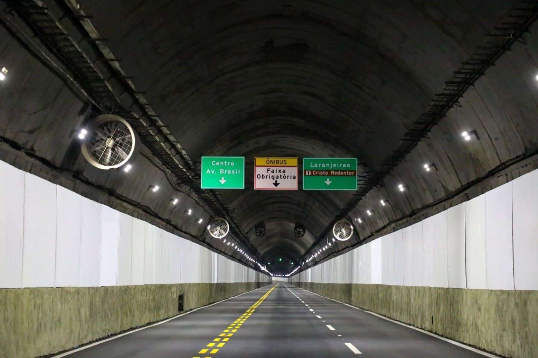 Quatro turistas são assaltados no Túnel Rebouças, no Rio de Janeiro