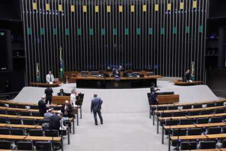 Câmara aprova 'Lei do Safrista' que garante Bolsa Família durante colheita