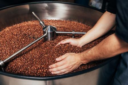 Preço do café mais consumido no Brasil cai 15% em 2026 e consumo volta a crescer