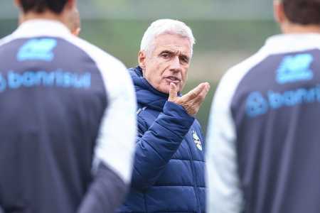 Luís Castro comanda o Grêmio em treino no CT Luiz Carvalho