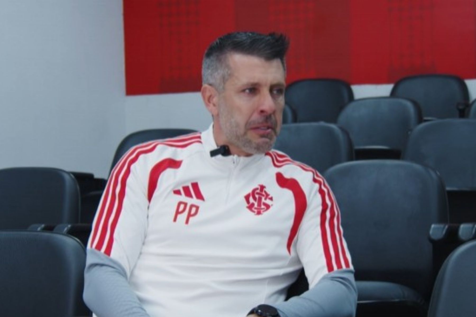 Pezzolano se emociona e vai às lágrimas em entrevista a ídolo do Cruzeiro