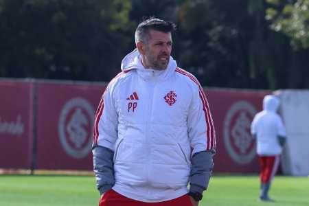 Pezzolano em treino do Inter