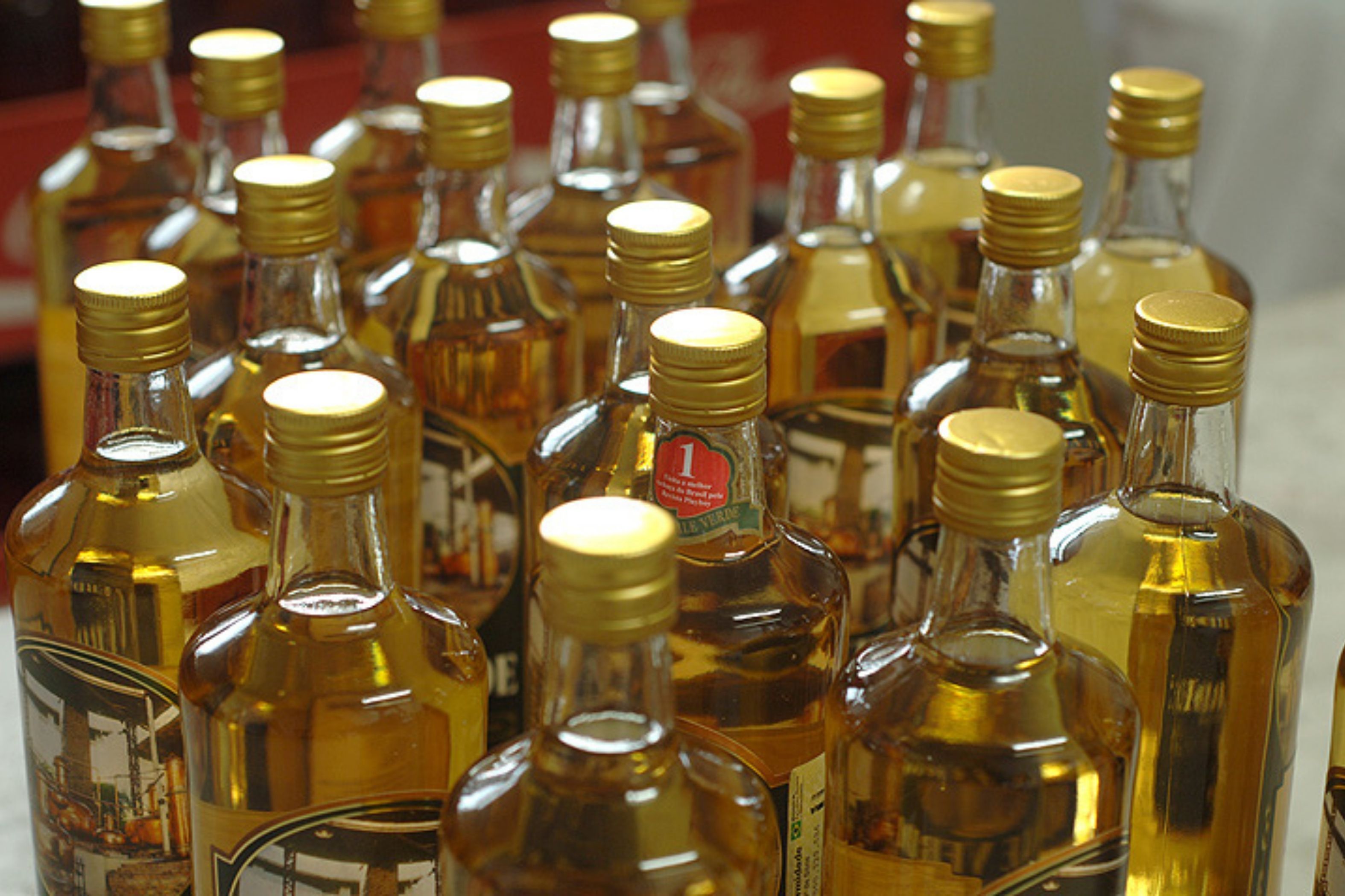 'Imposto do pecado' pode 'sufocar' pequenos produtores de cachaça, alerta setor