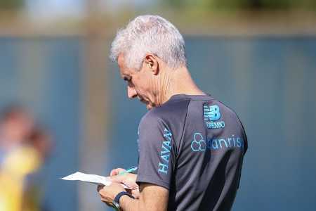Luís Castro prepara o Grêmio para jogo importante pela Sul-Americana