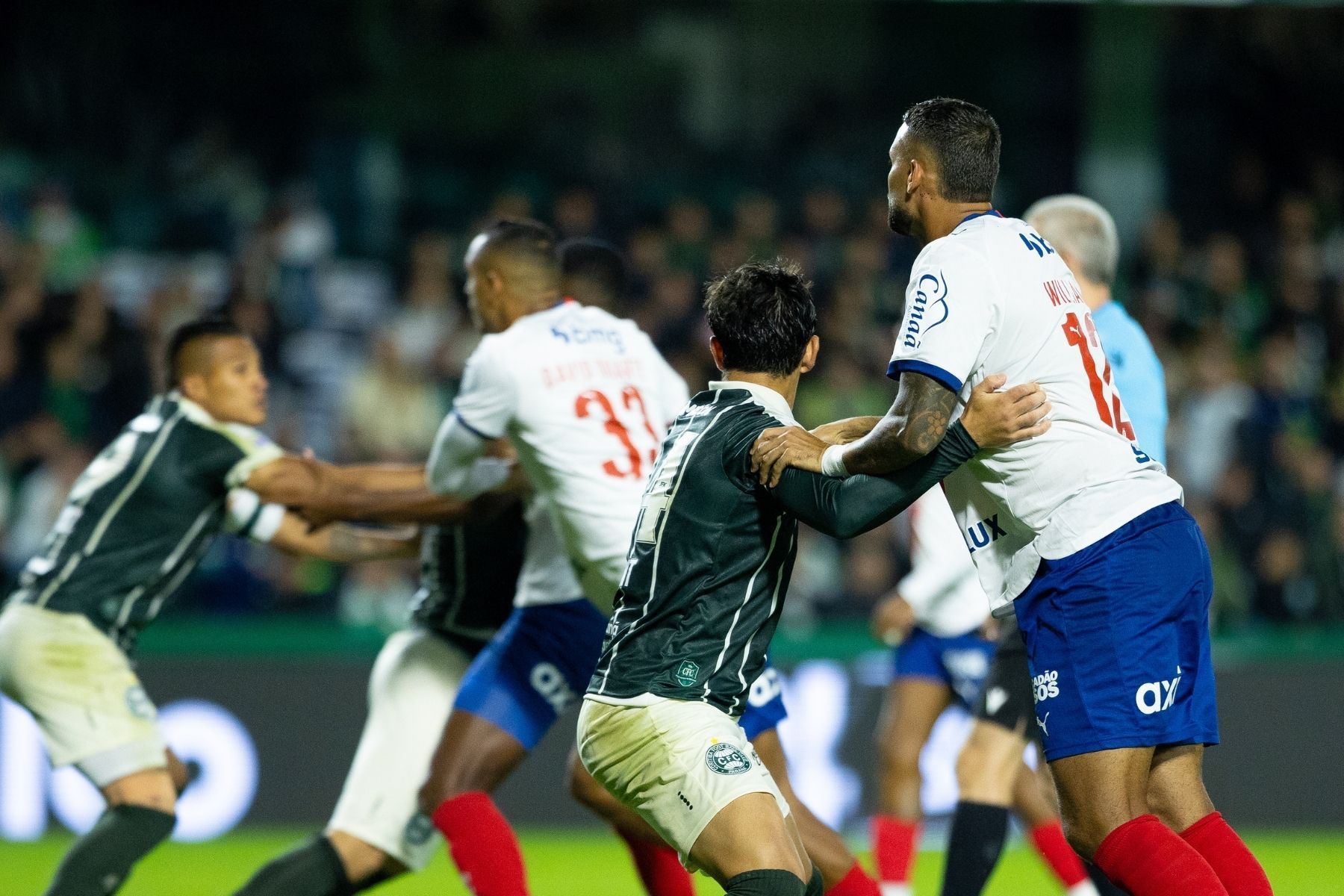 Coritiba quebra tabu de 12 anos contra o Bahia após virada no Brasileirão