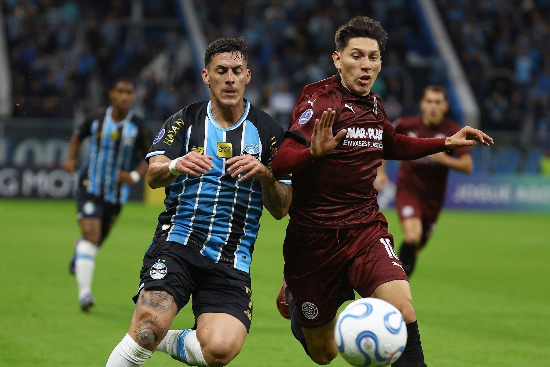 Titular do Grêmio deixa gramado com dores contra o Torque pela Sul-Americana